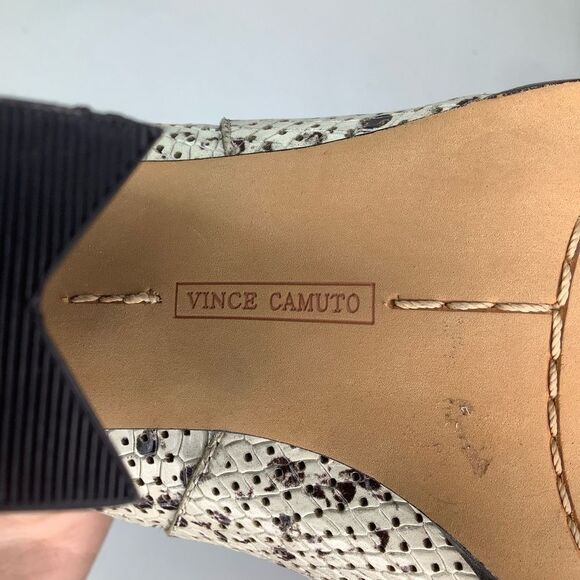 Vince Camuto Snakeskin Pointy Toe Black/White Women’s Ankle Booties Sz 7M - Picture 11 of 11